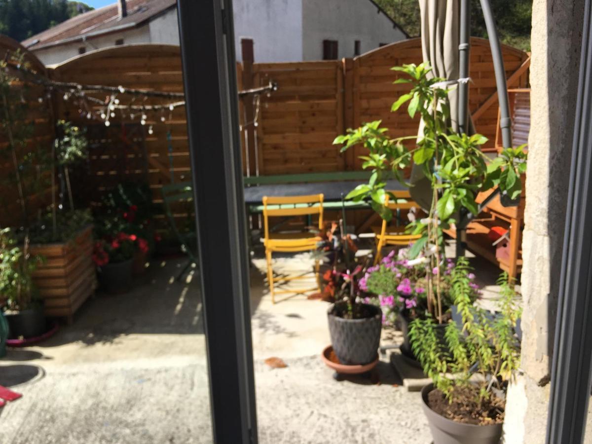 Plein Pied Village Montrond  Exterior foto