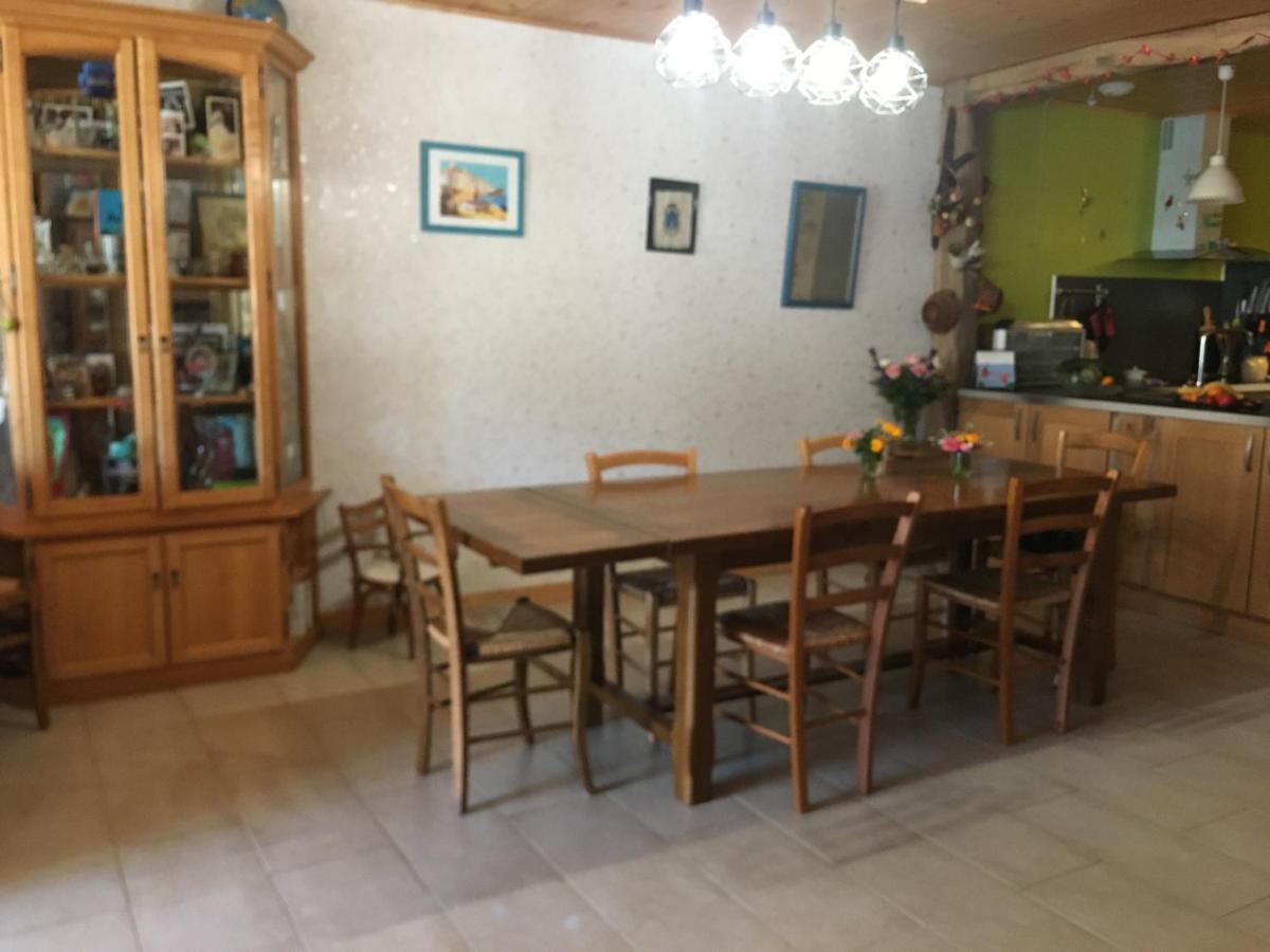 Plein Pied Village Montrond  Exterior foto